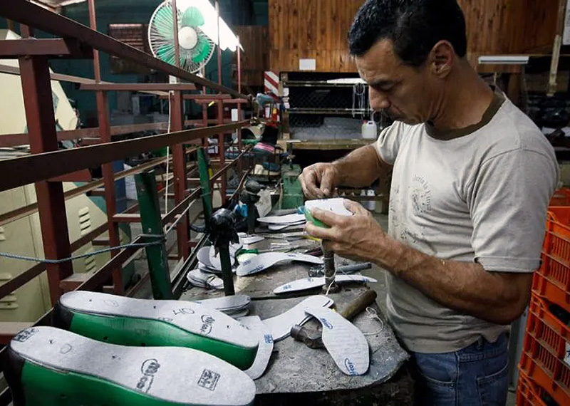 El empleo industrial pyme perdió casi 49 mil puestos en un año y se profundiza la crisis El empleo industrial pyme perdió casi 49 mil puestos en un año y se profundiza la crisis