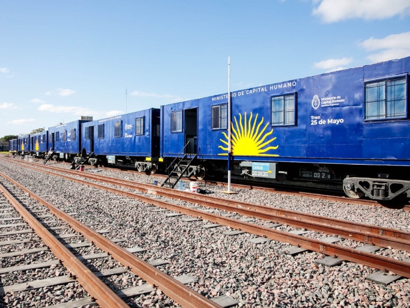 El Tren 25 de Mayo arribó al Chaco y comienza a atender desde este lunes en Hermoso Campo El Tren 25 de Mayo arribó al Chaco y comienza a atender desde este lunes en Hermoso Campo