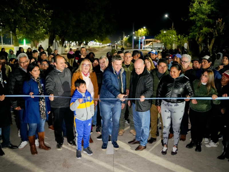 Zdero inauguró nuevas cuadras de pavimento urbano en Campo Largo Zdero inauguró nuevas cuadras de pavimento urbano en Campo Largo