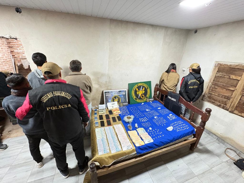Importante operativo antidrogas: secuestraron cocaína, marihuana, vehículos y más de 800 mil pesos