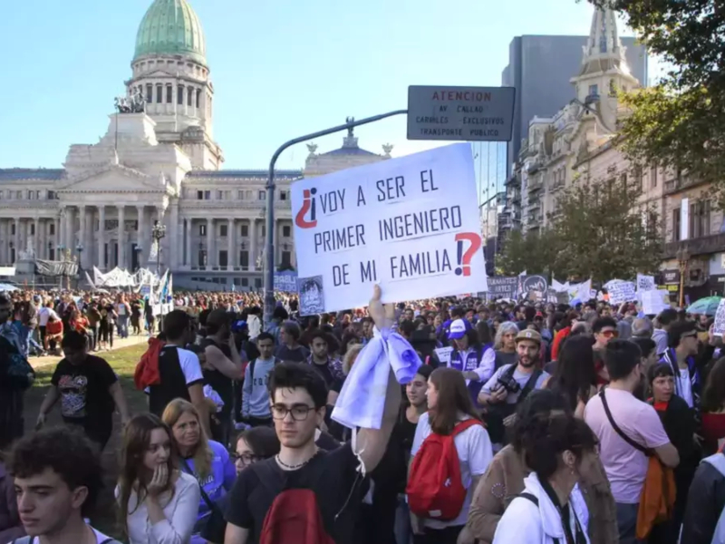 Rectores y gremios universitarios convocaron a una masiva marcha contra el ajuste de Milei para el 12 de mayo Rectores y gremios universitarios convocaron a una masiva marcha contra el ajuste de Milei para el 12 de mayo