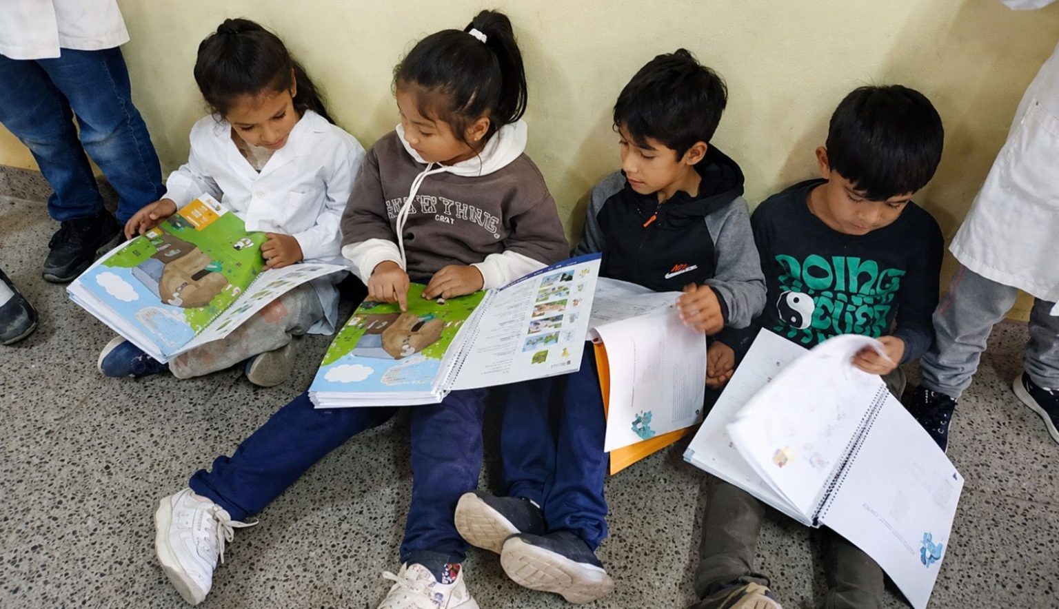 Educación fortalece la alfabetización con la segunda entrega de libros del programa Aprendo Leyendo Educación fortalece la alfabetización con la segunda entrega de libros del programa Aprendo Leyendo
