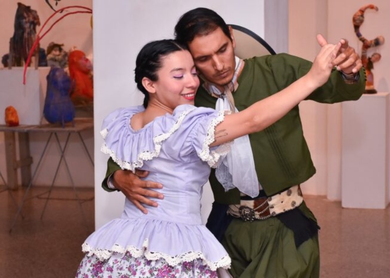 Camino a los 70 años de la Universidad, el Coro de la UNNE invita a “La Posta Folklórica” Camino a los 70 años de la Universidad, el Coro de la UNNE invita a “La Posta Folklórica”