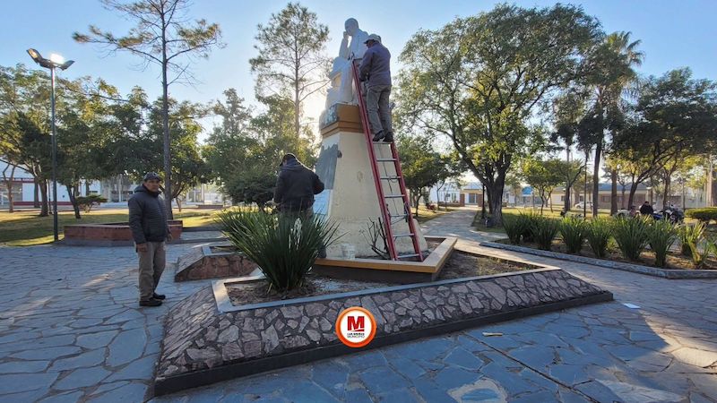 Avanzan las obras de reacondicionamiento en la plaza central de Las Breñas Avanzan las obras de reacondicionamiento en la plaza central de Las Breñas