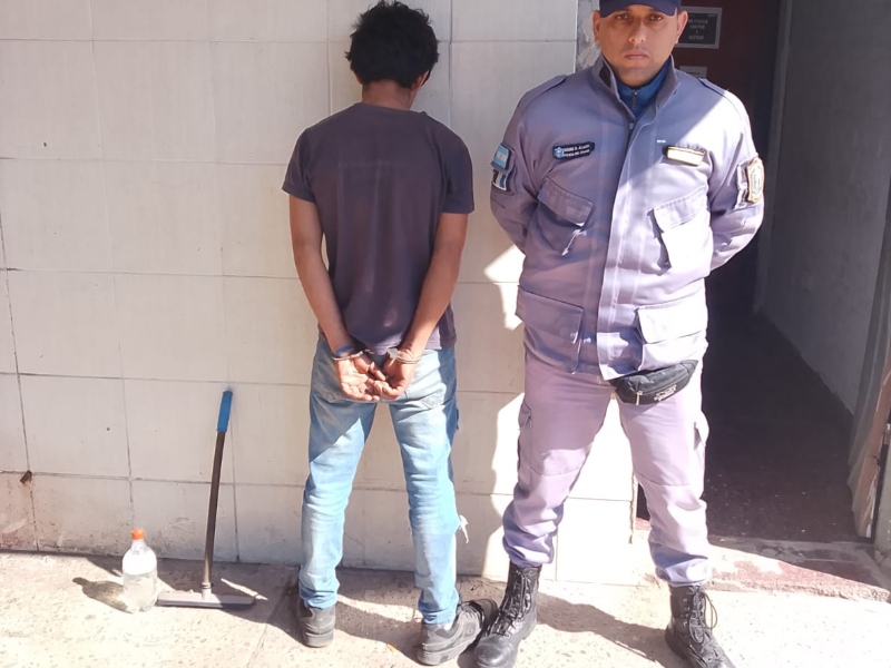 La Policía continúa demorando a “trapitos” por supuestas “molestias a conductores” La Policía continúa demorando a “trapitos” por supuestas “molestias a conductores”