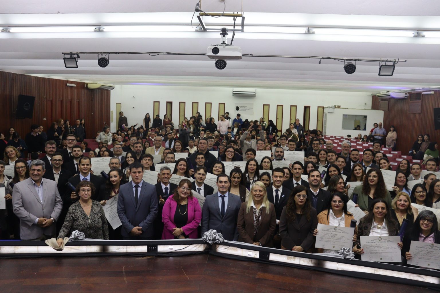 “La Universidad pública transforma vidas”: UTN Resistencia entregó títulos a 132 nuevos profesionales “La Universidad pública transforma vidas”: UTN Resistencia entregó títulos a 132 nuevos profesionales