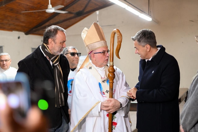 El gobernador Zdero acompañó la misa por Santa Rita de Casia en Puerto Tirol El gobernador Zdero acompañó la misa por Santa Rita de Casia en Puerto Tirol