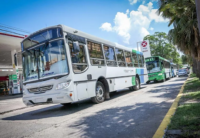 La UTA pide un aumento de sueldos y amenza con un paro de colectivos La UTA pide un aumento de sueldos y amenza con un paro de colectivos