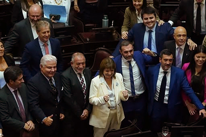 Sorpresa y bronca en senadores libertarios porque Adorni los citó a la Casa Rosada Sorpresa y bronca en senadores libertarios porque Adorni los citó a la Casa Rosada