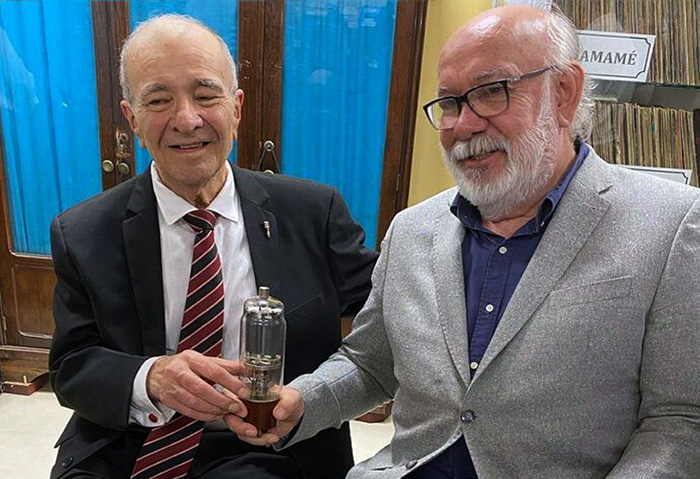 Alfredo, gracias por tu generosidad Alfredo, gracias por tu generosidad