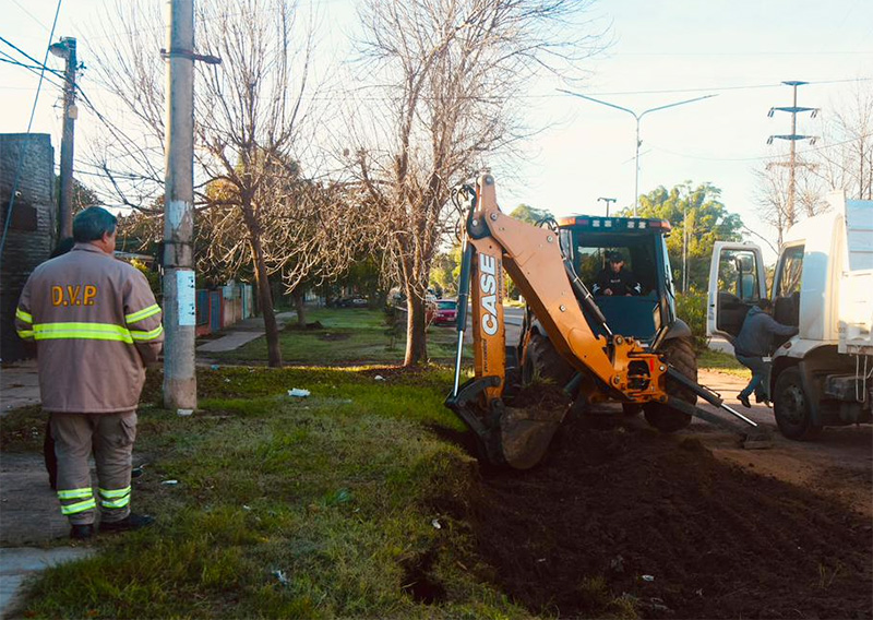 El Gobierno comenzó obras de pavimento de avenida Las Piedras en Barranqueras El Gobierno comenzó obras de pavimento de avenida Las Piedras en Barranqueras