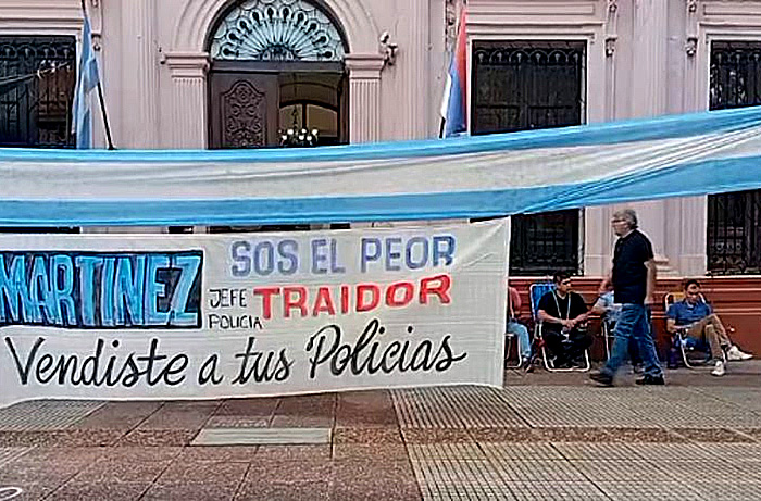 Misiones: efectivos desvinculados tras la protesta policial de 2024 vuelven a desafiar al gobierno Misiones: efectivos desvinculados tras la protesta policial de 2024 vuelven a desafiar al gobierno