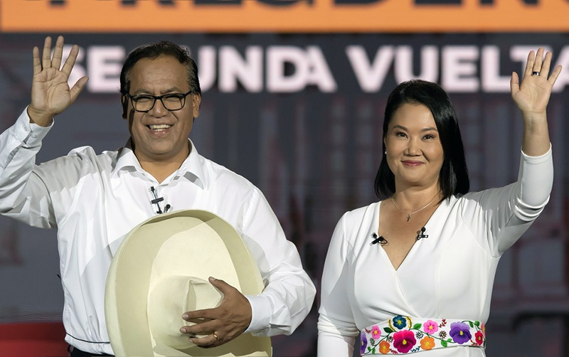 Elecciones en Perú: Sánchez adelanta a Fujimori en una contienda electoral aún abierta Elecciones en Perú: Sánchez adelanta a Fujimori en una contienda electoral aún abierta