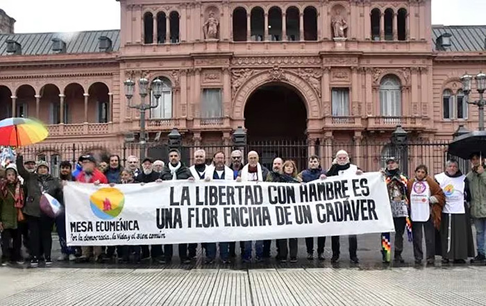La libertad con hambre es una flor sobre un cadáver La libertad con hambre es una flor sobre un cadáver