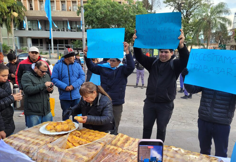 ”Facturazo” en Resistencia con protesta de vendedores ambulantes que piden respuestas a Nikisch ”Facturazo” en Resistencia con protesta de vendedores ambulantes que piden respuestas a Nikisch