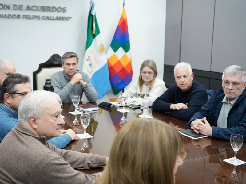 Desagües pluviales: presentaron la primera etapa del estudio para optimizar el drenaje urbano de Resistencia Desagües pluviales: presentaron la primera etapa del estudio para optimizar el drenaje urbano de Resistencia