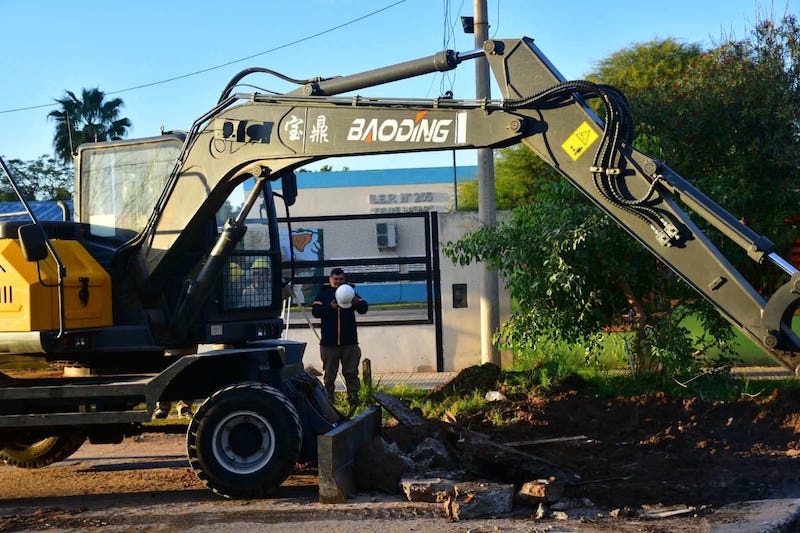 La Municipalidad de J. J. Castelli reactivó obras de pavimento frente a la EEP N°255 La Municipalidad de J. J. Castelli reactivó obras de pavimento frente a la EEP N°255