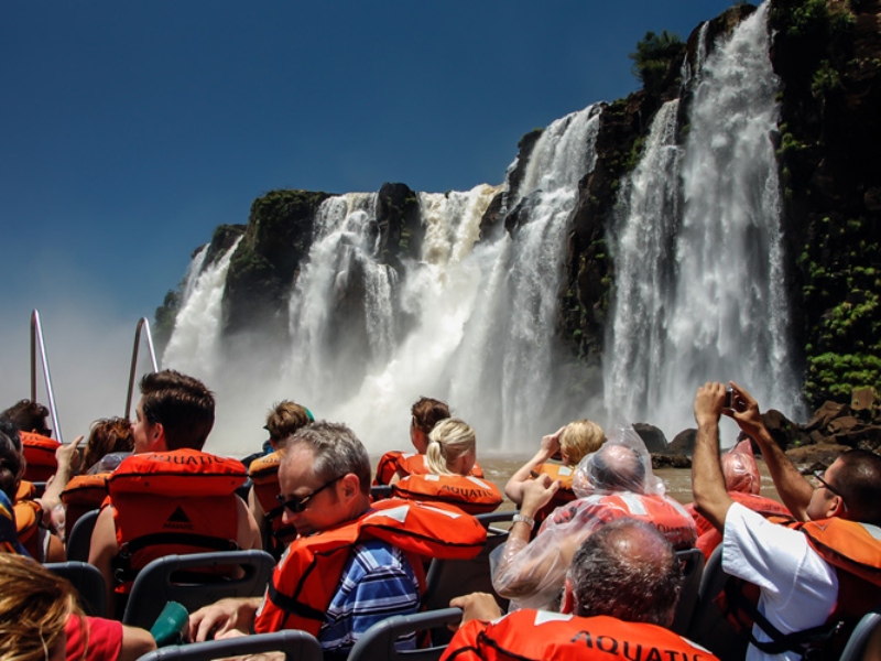 Cataratas lado argentino recibió un 30% menos de turistas que el lado brasileño Cataratas lado argentino recibió un 30% menos de turistas que el lado brasileño