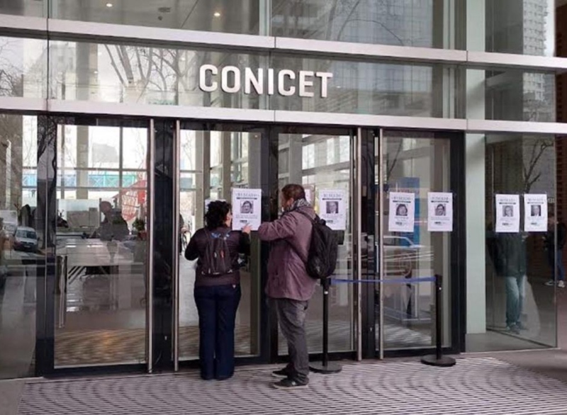 Investigadores del Conicet realizaron una toma pacífica del edificio Investigadores del Conicet realizaron una toma pacífica del edificio