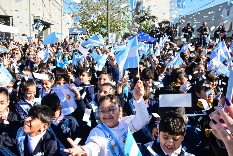 La Legislatura participó del acto central por el Día de la Bandera en Presidencia Roque Sáenz Peña La Legislatura participó del acto central por el Día de la Bandera en Presidencia Roque Sáenz Peña
