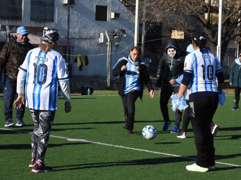 Previa albiceleste: Adultos Mayores viven una jornada de deporte y recreación en el Polideportivo Jaime Zapata Previa albiceleste: Adultos Mayores viven una jornada de deporte y recreación en el Polideportivo Jaime Zapata