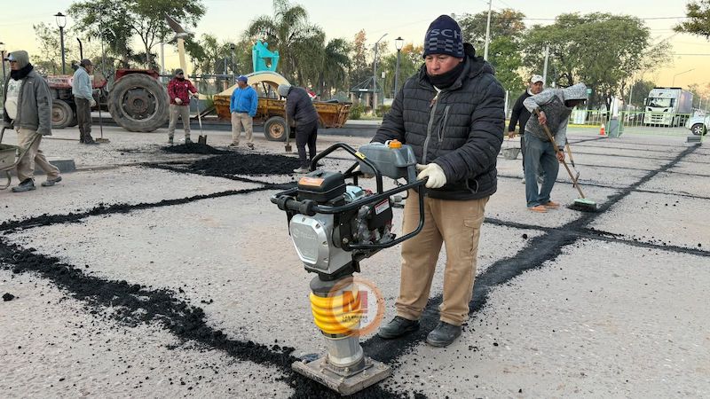 Realizan tareas de mantenimiento sobre la avenida General Belgrano en Las Breñas Realizan tareas de mantenimiento sobre la avenida General Belgrano en Las Breñas