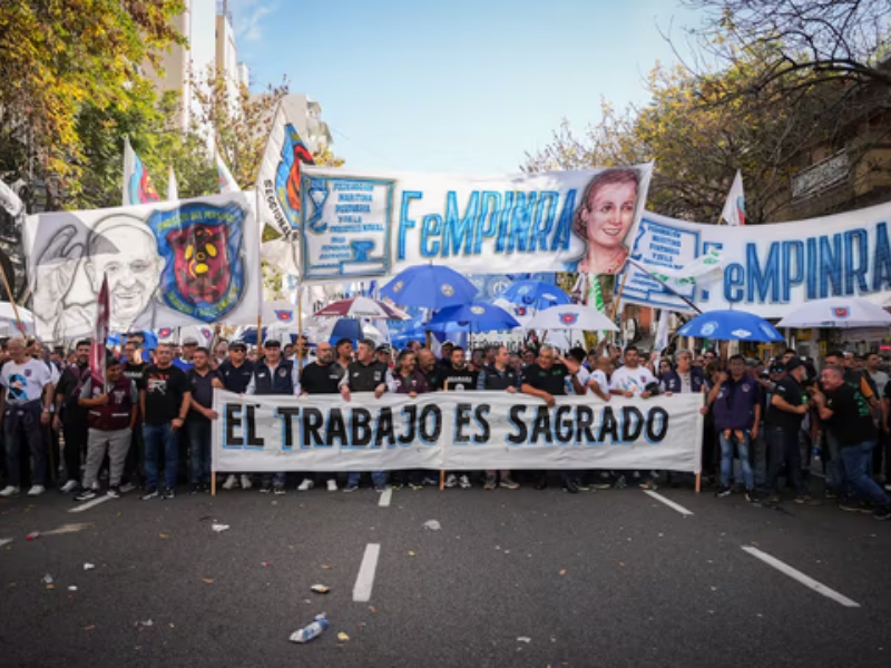 El empleo registrado se desplomó y ya hay casi 41.000 puestos menos en un año El empleo registrado se desplomó y ya hay casi 41.000 puestos menos en un año