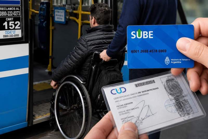 La Secretaría de Transporte ratificó que las personas con discapacidad seguirán viajando sin abonar el pasaje La Secretaría de Transporte ratificó que las personas con discapacidad seguirán viajando sin abonar el pasaje