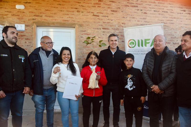 Entrega de viviendas en Laguna Limpia: “Seguimos cumpliendo el sueño de la casa propia en toda la provincia” Entrega de viviendas en Laguna Limpia: “Seguimos cumpliendo el sueño de la casa propia en toda la provincia”