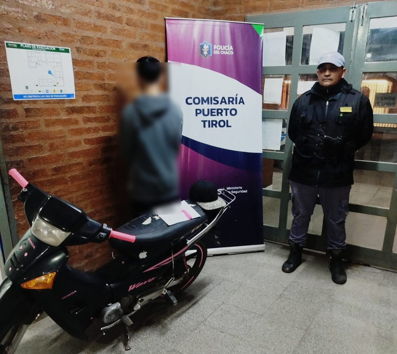 Operativo “antiwileros” en Tirol: dos jóvenes demorados y motocicletas secuestradas Operativo “antiwileros” en Tirol: dos jóvenes demorados y motocicletas secuestradas
