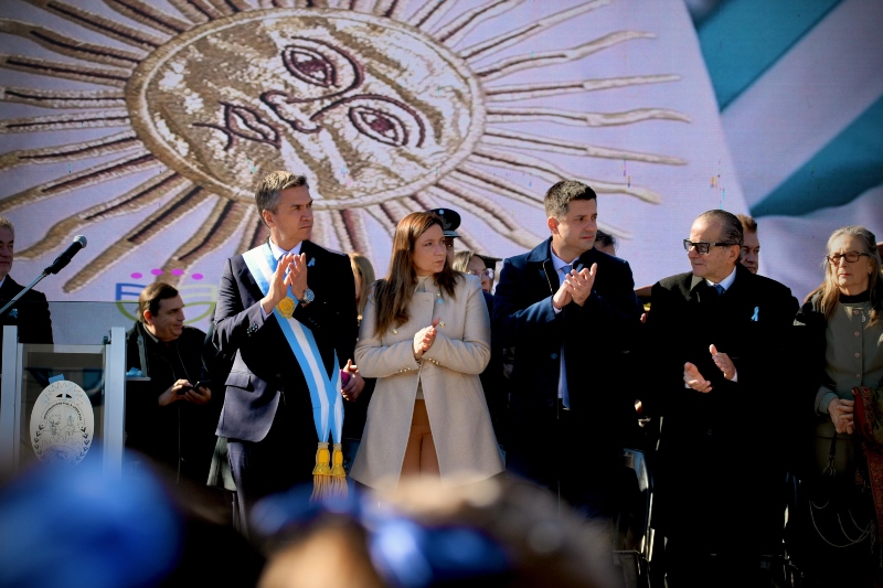 Día de la Bandera: “La Patria nos pertenece a todos y entre todos tenemos que cuidarla”, afirmó Zdero en el acto oficial Día de la Bandera: “La Patria nos pertenece a todos y entre todos tenemos que cuidarla”, afirmó Zdero en el acto oficial