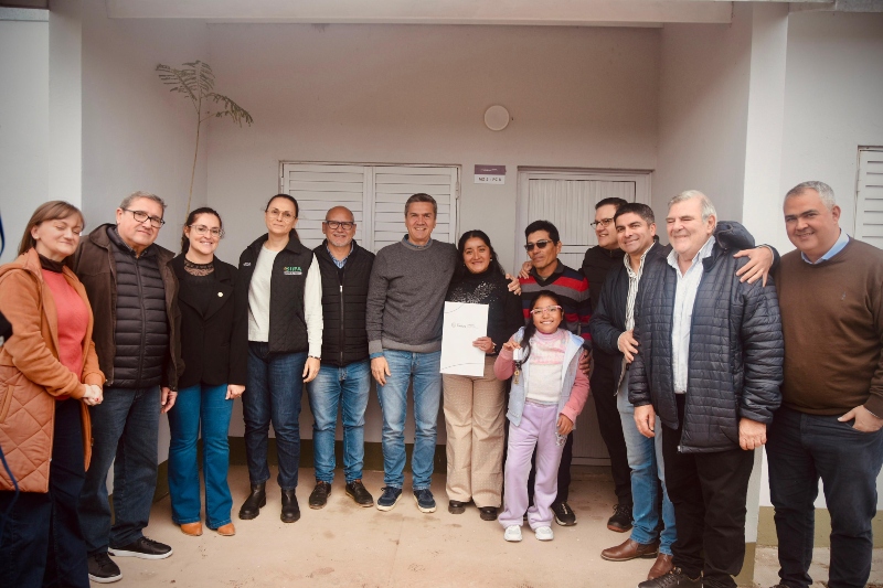 San Bernardo: Zdero entregó viviendas recuperadas y cumplió el sueño de la casa propia San Bernardo: Zdero entregó viviendas recuperadas y cumplió el sueño de la casa propia