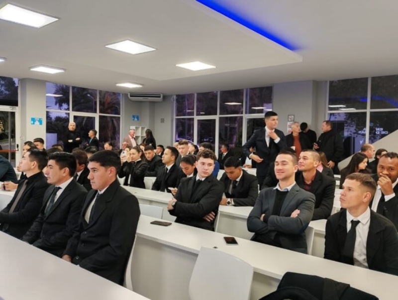 En la AFA, representantes de la UNNE entregaron diplomas a los más de 50 nuevos árbitros federales En la AFA, representantes de la UNNE entregaron diplomas a los más de 50 nuevos árbitros federales