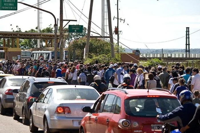 Paraguay presiona por un segundo puente con Misiones y carnet fronterizo para destrabar el cruce en Posadas Paraguay presiona por un segundo puente con Misiones y carnet fronterizo para destrabar el cruce en Posadas