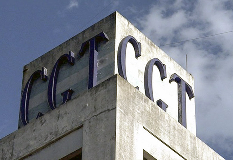 Javier Milei da marcha atrás y le devuelve parte de las cajas a la CGT Javier Milei da marcha atrás y le devuelve parte de las cajas a la CGT