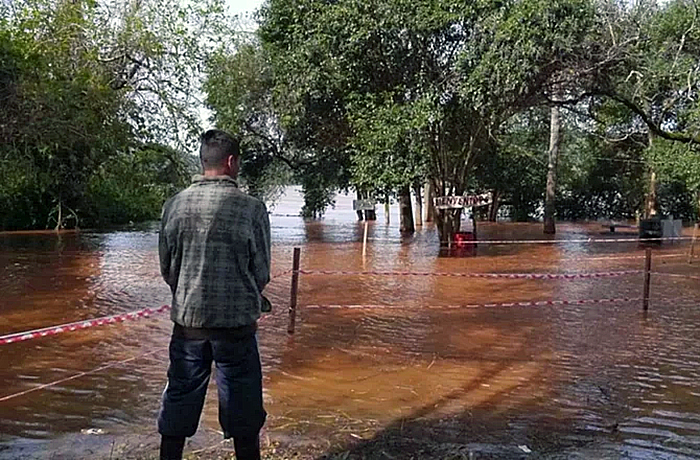 Cerraron la costanera de Santo Tomé por la crecida del río Uruguay Cerraron la costanera de Santo Tomé por la crecida del río Uruguay