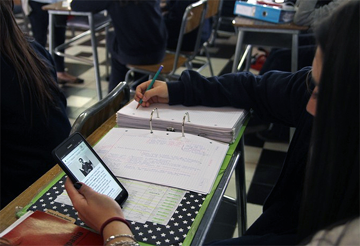 Debate abierto por los celulares en las escuelas: 11 jurisdicciones argentinas avanzan con regulaciones Debate abierto por los celulares en las escuelas: 11 jurisdicciones argentinas avanzan con regulaciones
