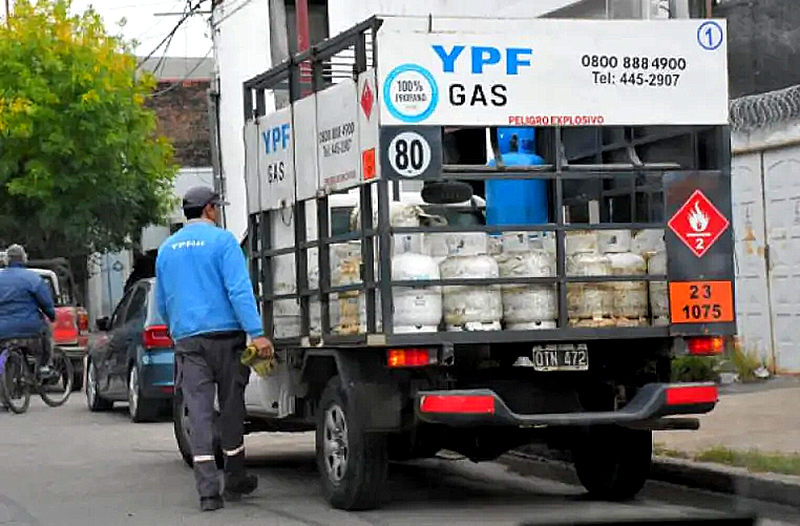 Tarifazo: en Sáenz Peña la garrafa de YPF cuesta mil a domicilio y 0.000 el tubo de 45 kilos Tarifazo: en Sáenz Peña la garrafa de YPF cuesta mil a domicilio y 0.000 el tubo de 45 kilos