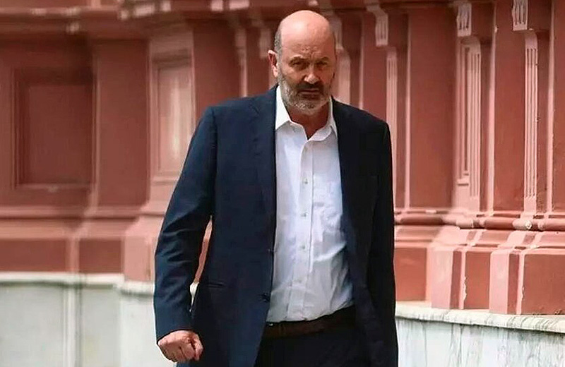 Sturzenegger festejó un salario de 580 mil pesos: “Gracias presidente Milei” Sturzenegger festejó un salario de 580 mil pesos: “Gracias presidente Milei”