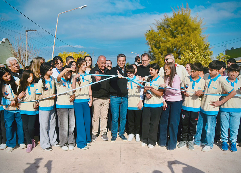 El gobernador Zdero inauguró nuevas cuadras de pavimento en Las Breñas El gobernador Zdero inauguró nuevas cuadras de pavimento en Las Breñas