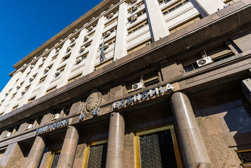 El gasto público cayó 2,3% en el primer semestre El gasto público cayó 2,3% en el primer semestre