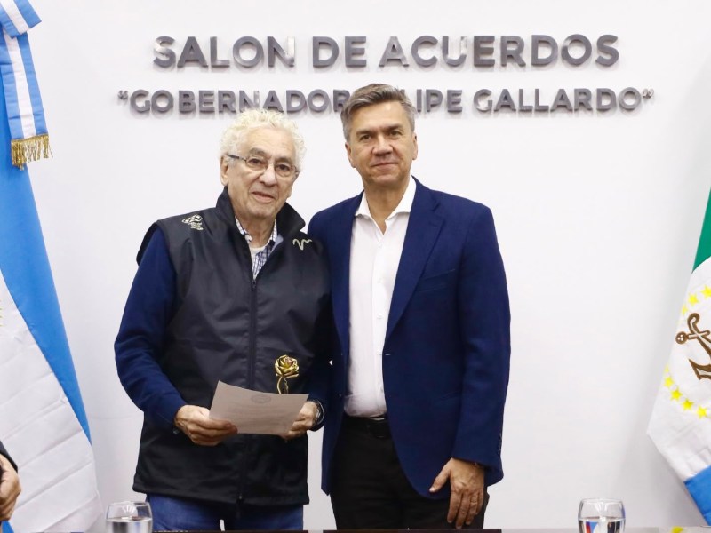 Zdero recibió a Pallarols, quien donó la “Rosa de la Paz” para impulsar la restauración de bosques nativos Zdero recibió a Pallarols, quien donó la “Rosa de la Paz” para impulsar la restauración de bosques nativos