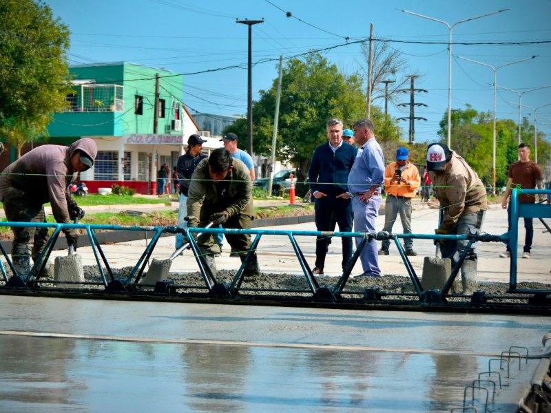 Barranqueras: con recursos propios, el gobierno provincial avanza con la pavimentación de la avenida Las Piedras Barranqueras: con recursos propios, el gobierno provincial avanza con la pavimentación de la avenida Las Piedras