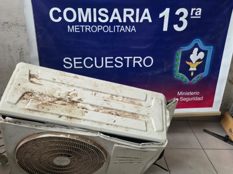 Efectivos recuperaron un aire acondicionado sustraído de un jardín de infantes y atraparon a uno de los presuntos autores Efectivos recuperaron un aire acondicionado sustraído de un jardín de infantes y atraparon a uno de los presuntos autores