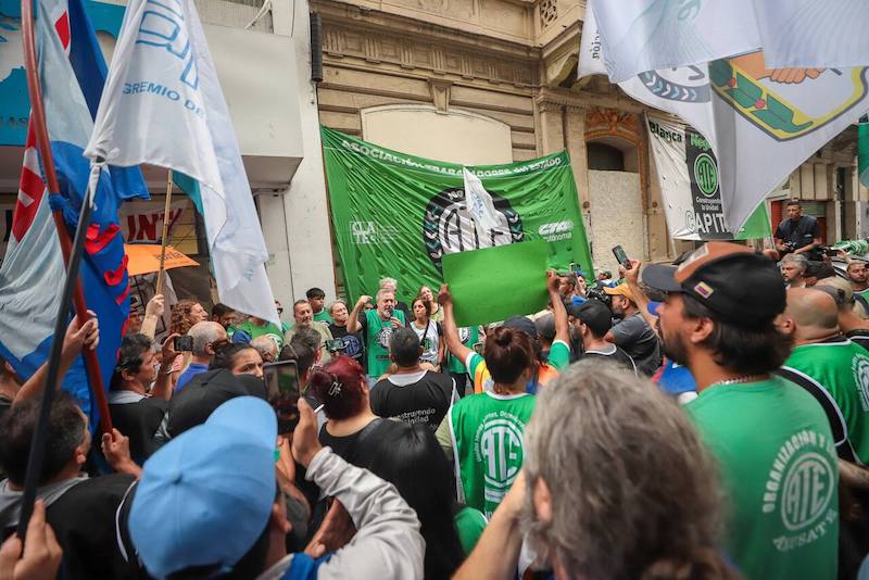 ATE convoca para mañana a un paro y caravana en rechazo a 100 despidos en la CNEA ATE convoca para mañana a un paro y caravana en rechazo a 100 despidos en la CNEA