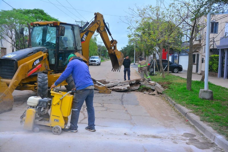 El Municipio de J. J. Castelli ejecuta obras de bacheo en un sector clave de la ciudad El Municipio de J. J. Castelli ejecuta obras de bacheo en un sector clave de la ciudad