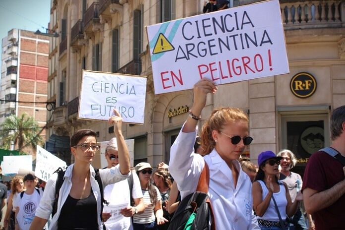 Los salarios en ciencia y tecnología registraron una caída acumulada del 40% tras conocerse los datos de inflación Los salarios en ciencia y tecnología registraron una caída acumulada del 40% tras conocerse los datos de inflación