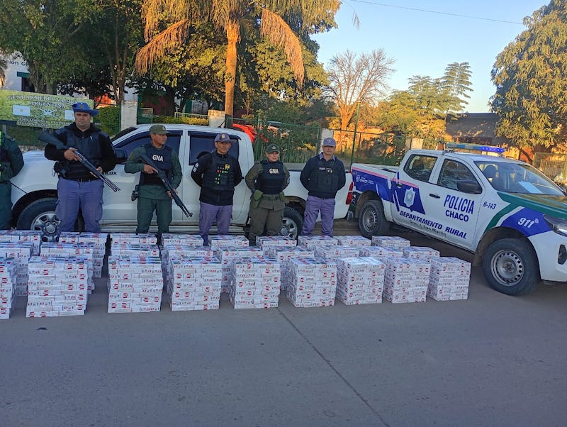 Operativo cerrojo en San Martín: secuestraron tres vehículos y más de 41 cajas de cigarrillos de contrabando Operativo cerrojo en San Martín: secuestraron tres vehículos y más de 41 cajas de cigarrillos de contrabando