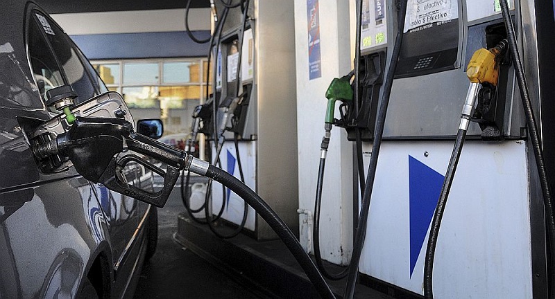 El Gobierno volvió a postergar parcialmente los aumentos de los impuestos a los combustibles El Gobierno volvió a postergar parcialmente los aumentos de los impuestos a los combustibles