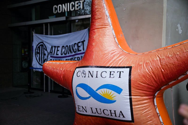 La comunidad científica internacional denuncia el colapso del Sistema de Ciencia, Tecnología e Innovación del país La comunidad científica internacional denuncia el colapso del Sistema de Ciencia, Tecnología e Innovación del país